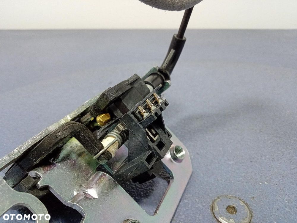 MERCEDES E KLASA W212 ZAMEK OPARCIA KANAPY TYŁ TYLNY - 6