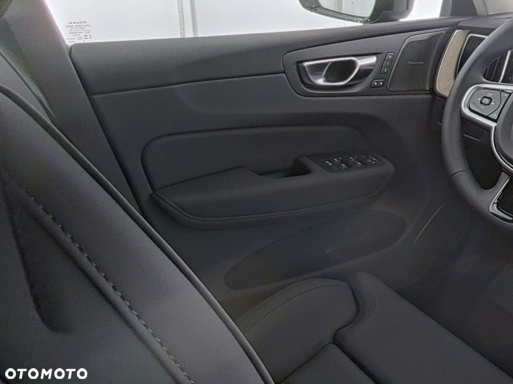 Volvo XC 60 B5 B AWD Plus Dark - 12