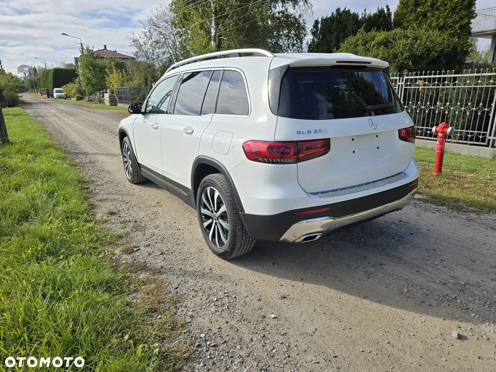 Mercedes-Benz GLB 250 Progressive 8G-DCT - 5