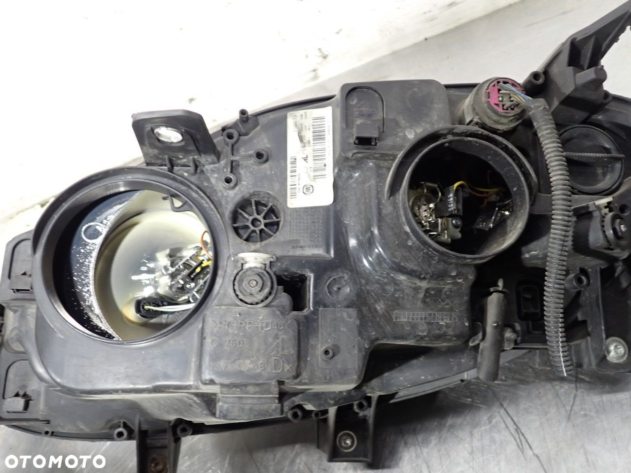 LAMPA PRAWA PRZEDNIA SOCZEWKA FIAT BRAVO II LIFT 00518778830 - 9