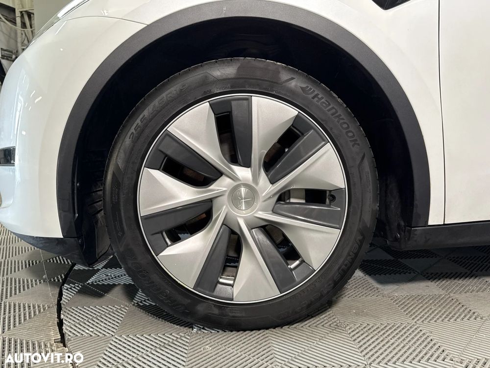 Tesla Model Y RWD - 14