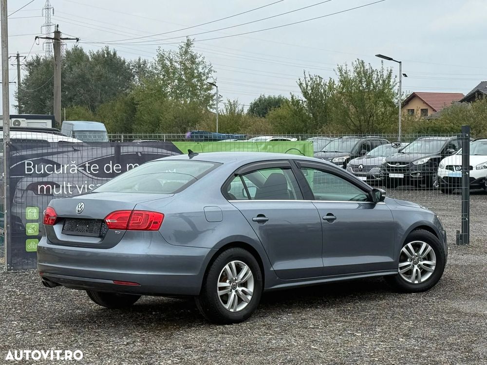 Volkswagen Jetta - 3