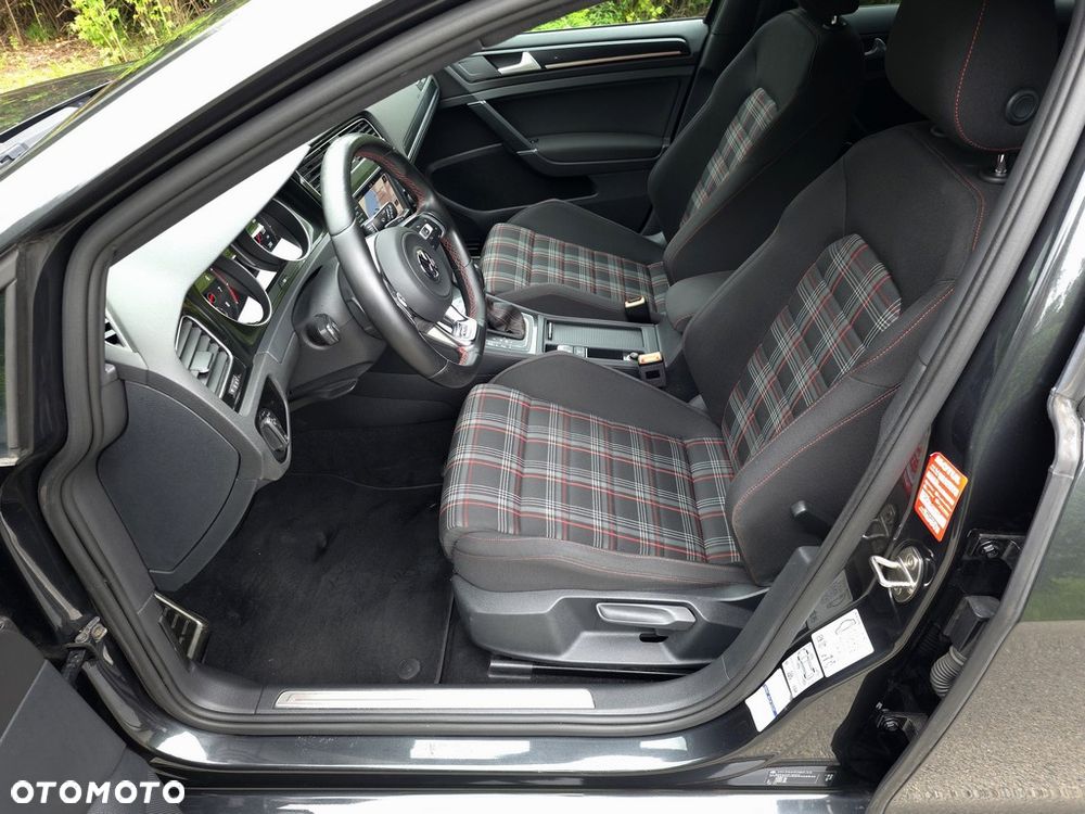 Volkswagen Golf - 9