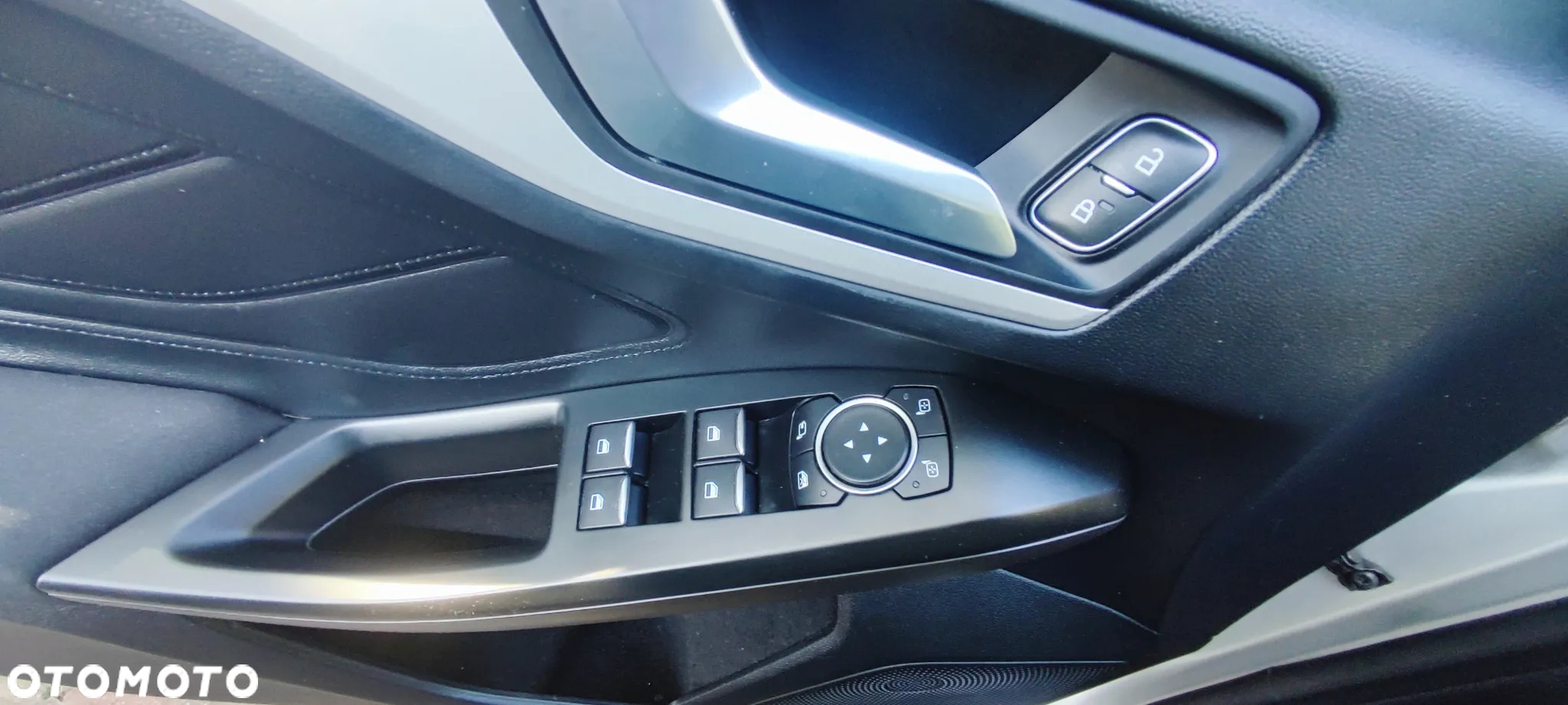 Ford Focus 1.0 EcoBoost Titanium - 17