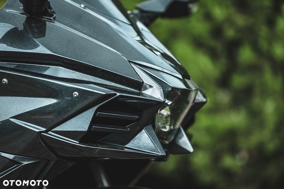 Kawasaki Ninja H2 SX - 16
