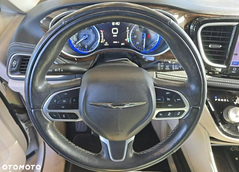 Chrysler Pacifica - 8