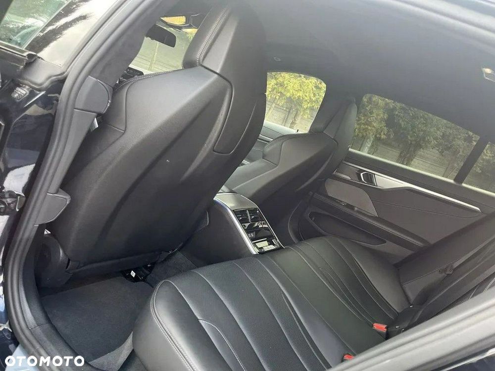 BMW Seria 8 - 11