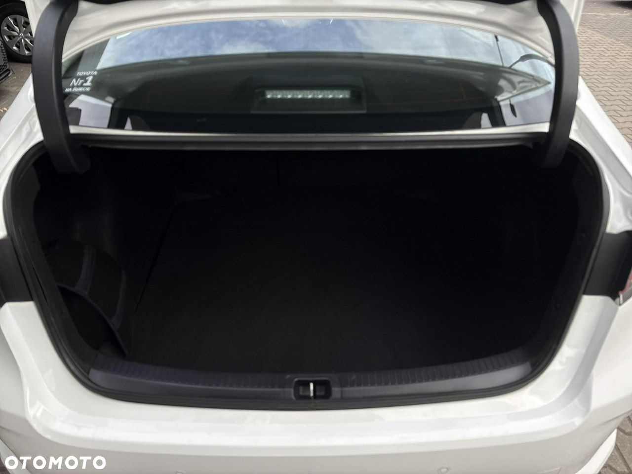 Toyota Corolla - 12