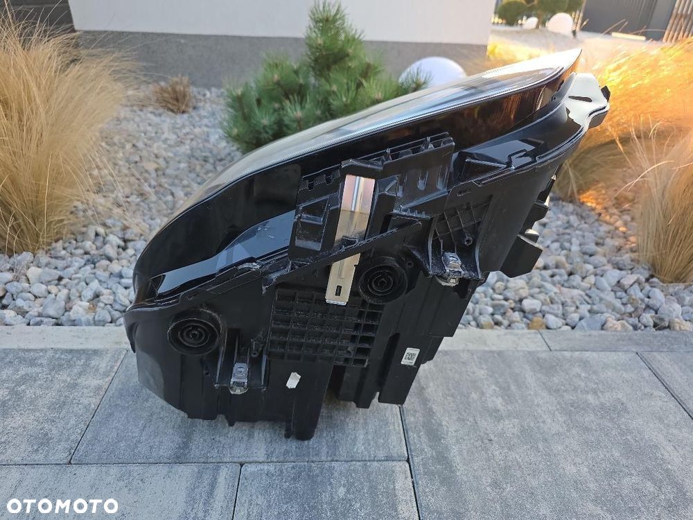 BMW X1 F48 LIFT LCI Lampa prawa przód Full Led 6311-5A01172-03 2022 - 8