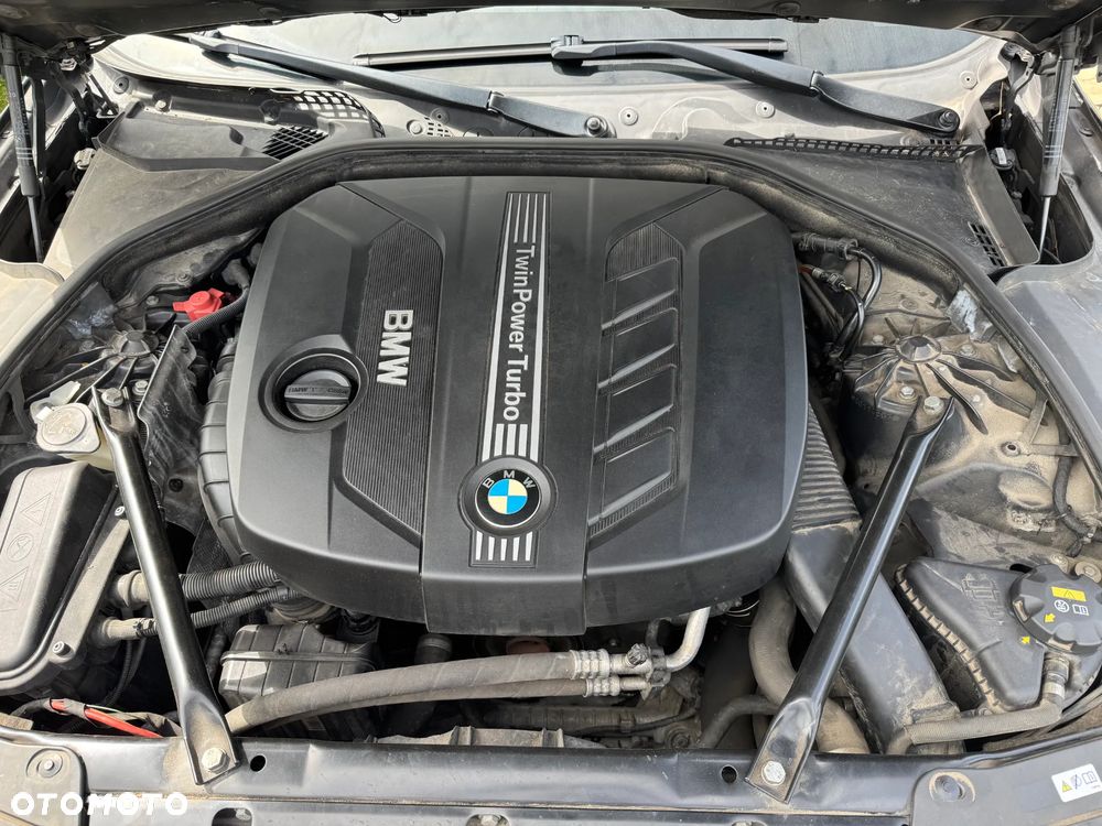 BMW Seria 5 525d xDrive - 14