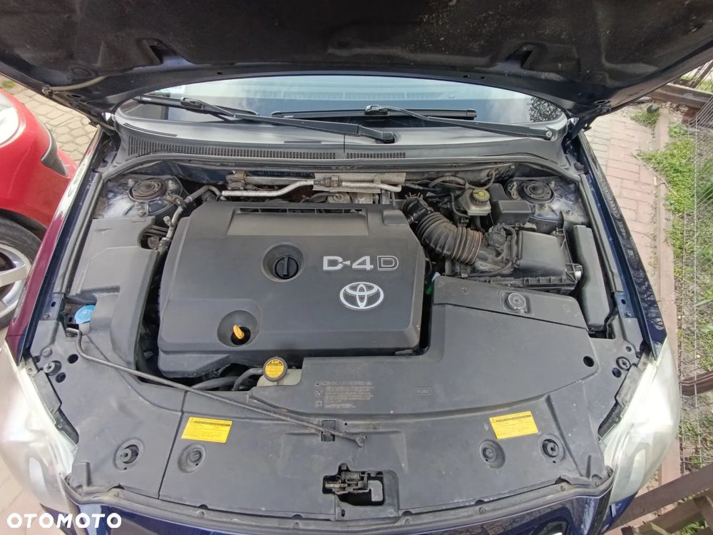Toyota Avensis 2.0 D-4D - 11