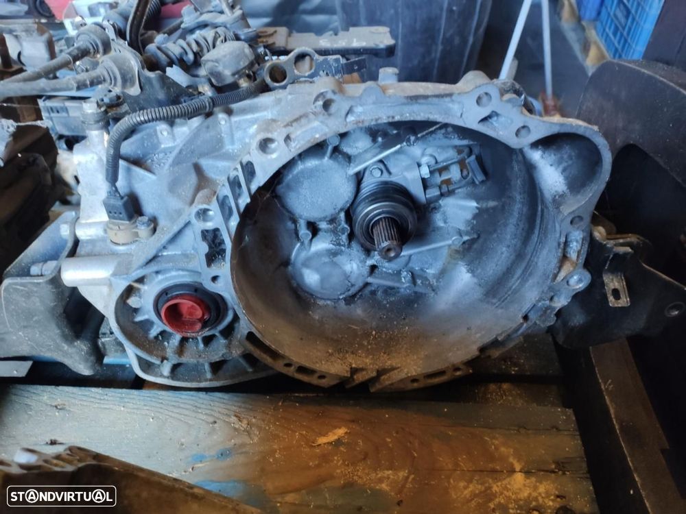 CAIXA DE VELOCIDADES KIA CARENS UN - 1