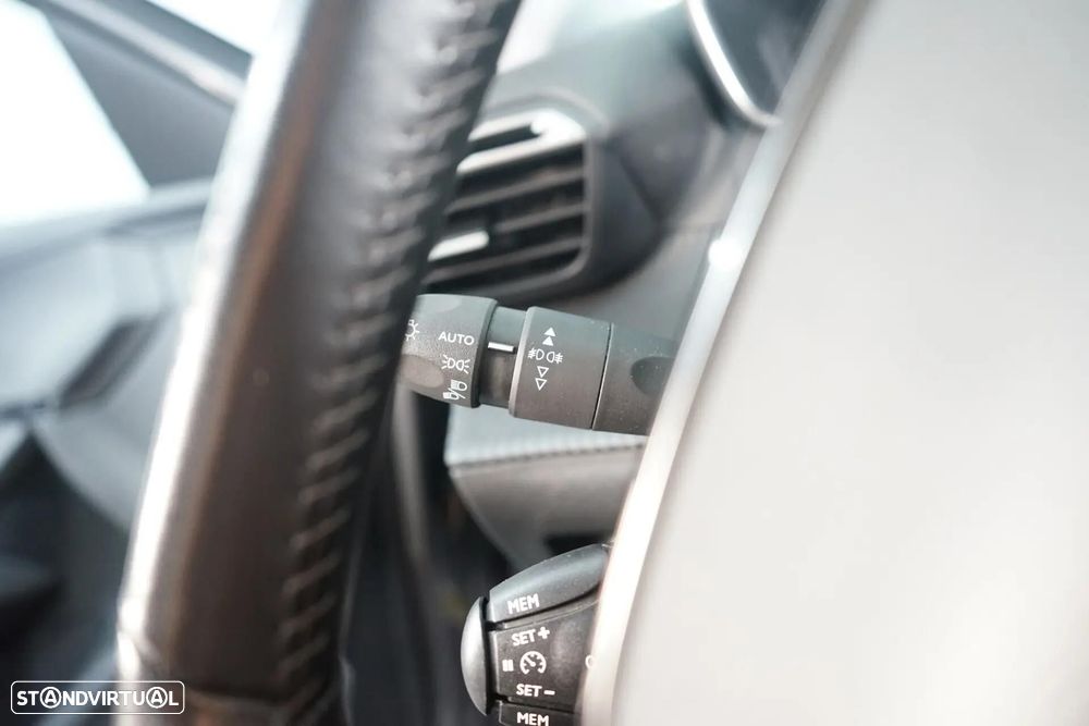 Peugeot 2008 1.2 PureTech Allure - 22