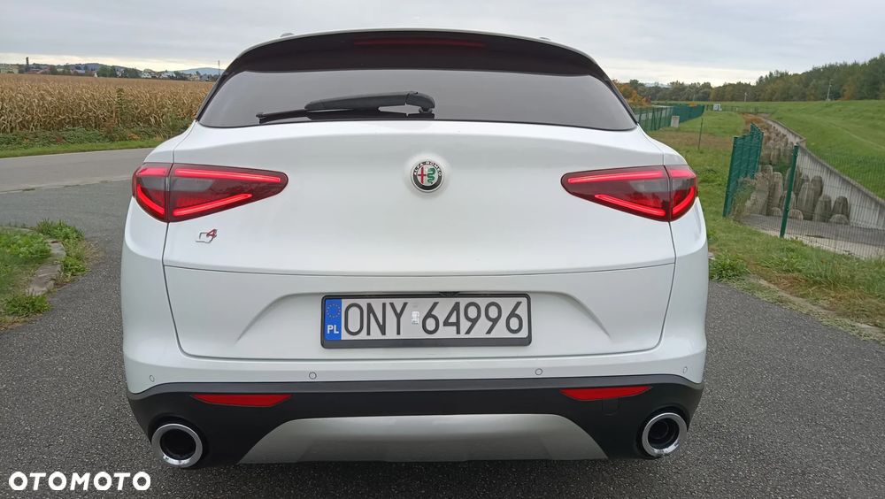 Alfa Romeo Stelvio 2.0 Turbo 16V AT8-Q4 Ti - 12