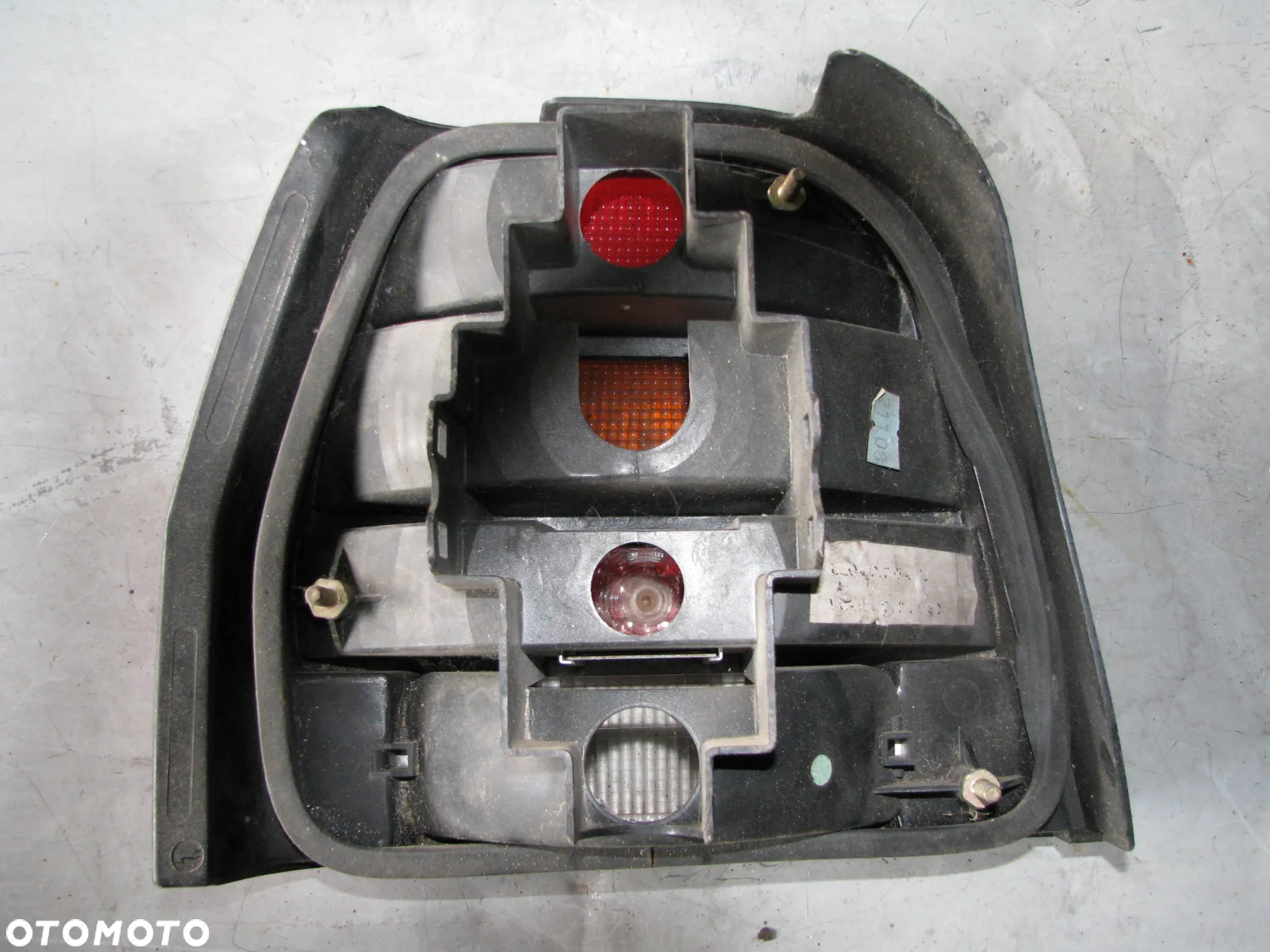 LAMPA  PRAWA TYLNA VOLKSWAGEN POLO  COUPE 86C2F - 4