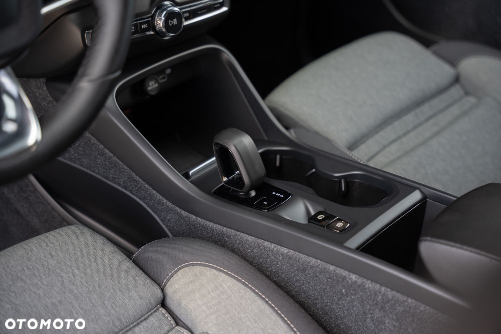 Volvo XC 40 B3 Plus Bright - 29