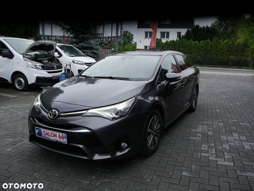 Toyota Avensis 2.0 D-4D Premium - 4