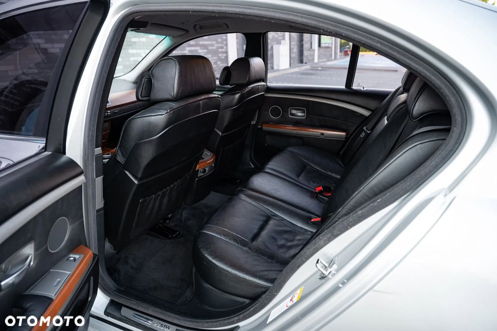 BMW Seria 7 735i - 22