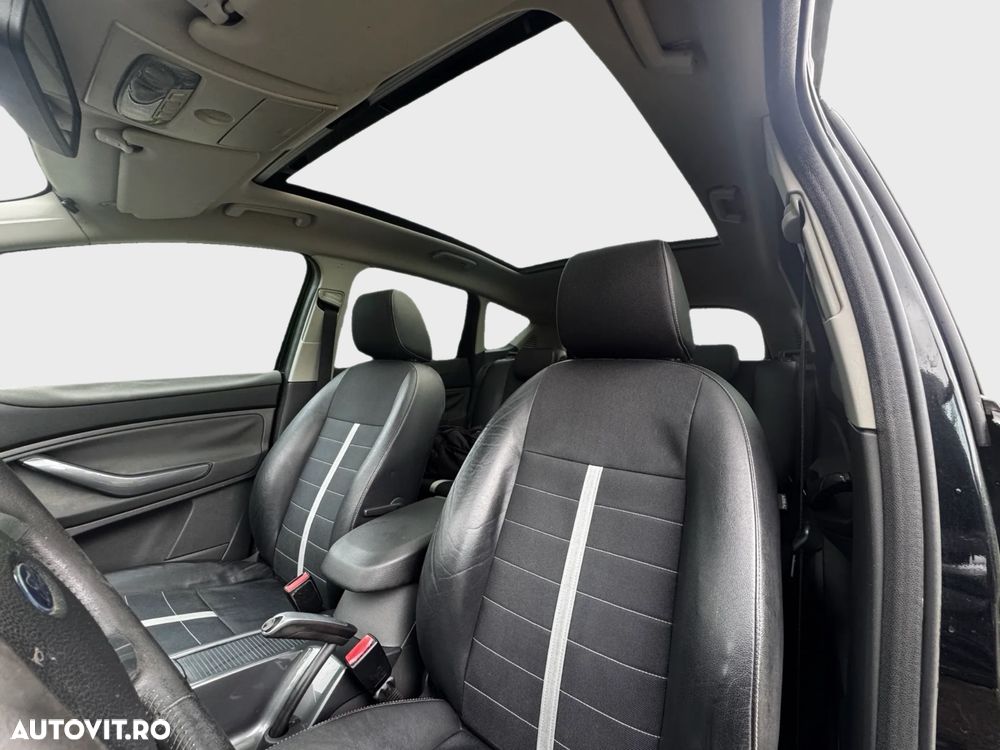 Ford Kuga 2.0 TDCi 4x4 Aut. Individual - 4