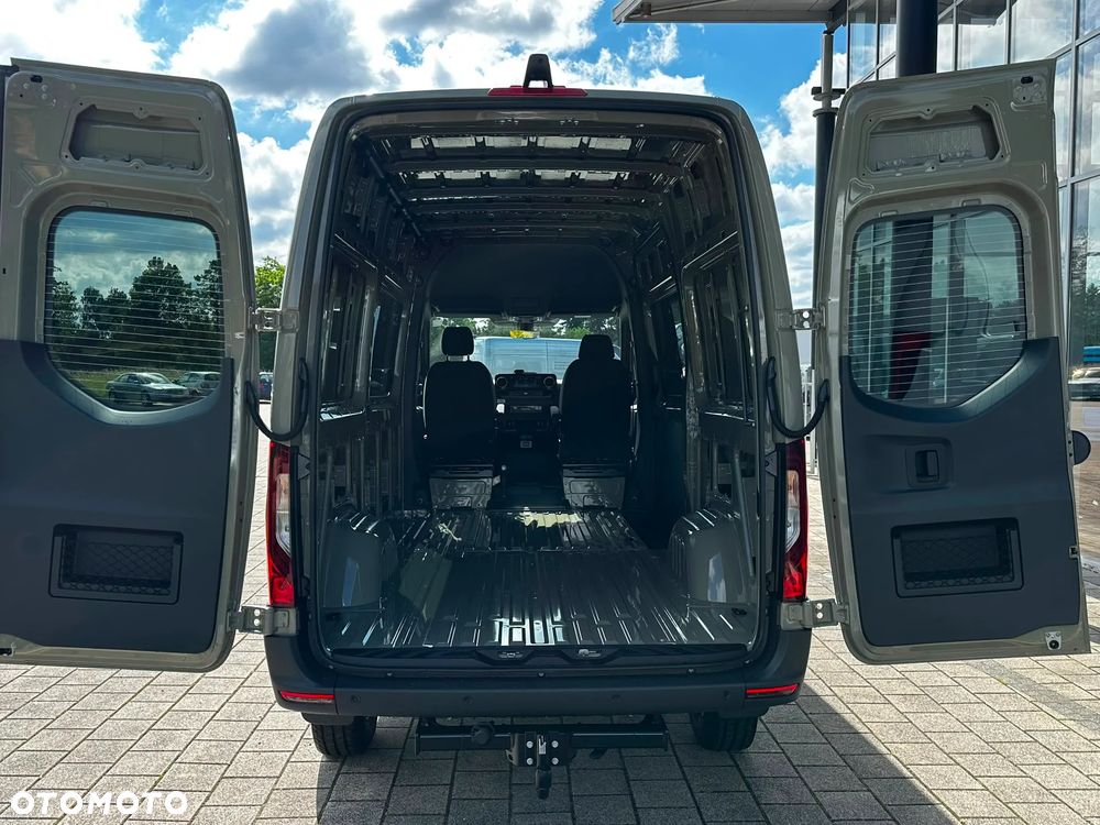 Mercedes-Benz Sprinter - 13