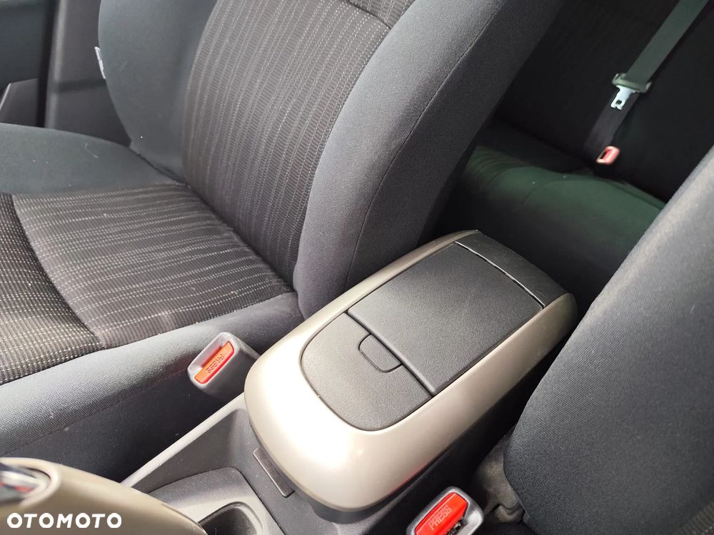 Toyota Auris 1.6 VVT-i Sol - 18