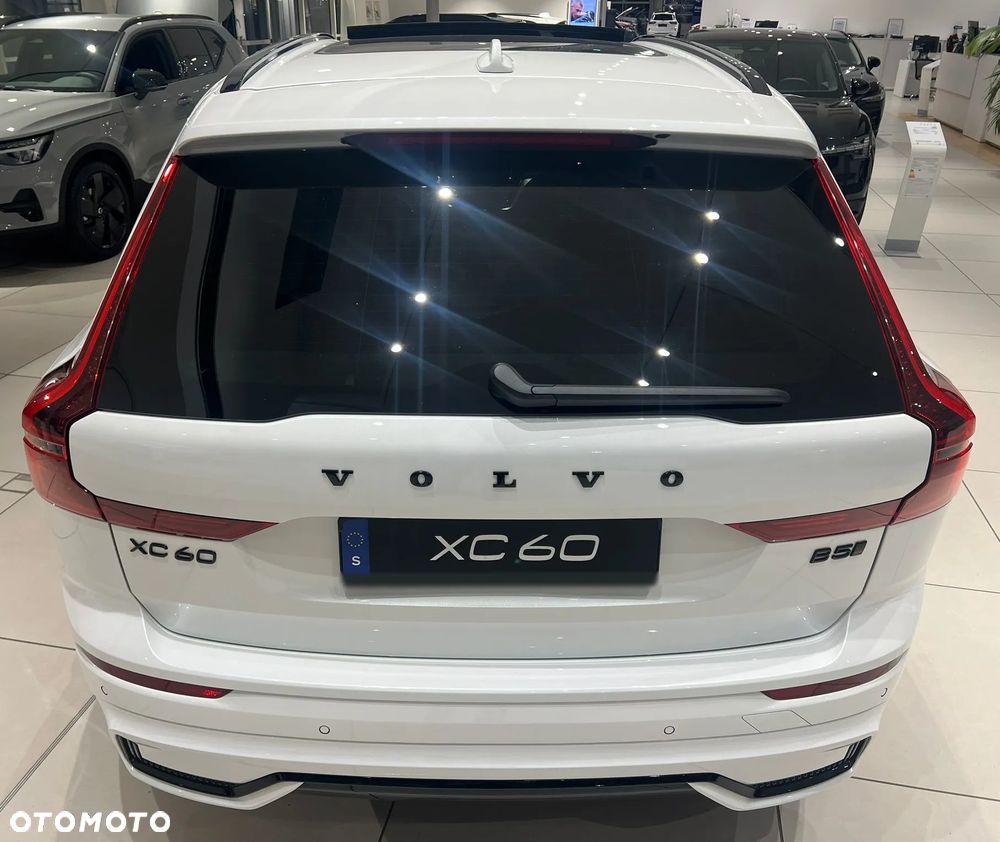 Volvo XC 60 B5 B AWD Ultimate Bright - 16
