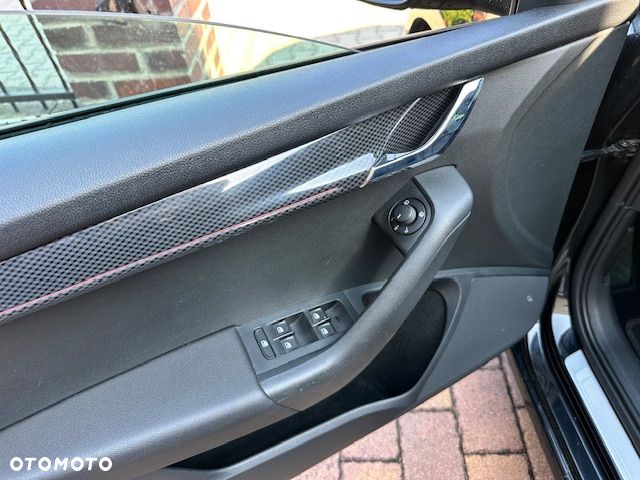 Skoda Octavia 2.0 TDI DSG RS - 10