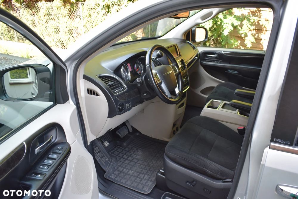 Chrysler Town & Country 3.6 Limited - 12