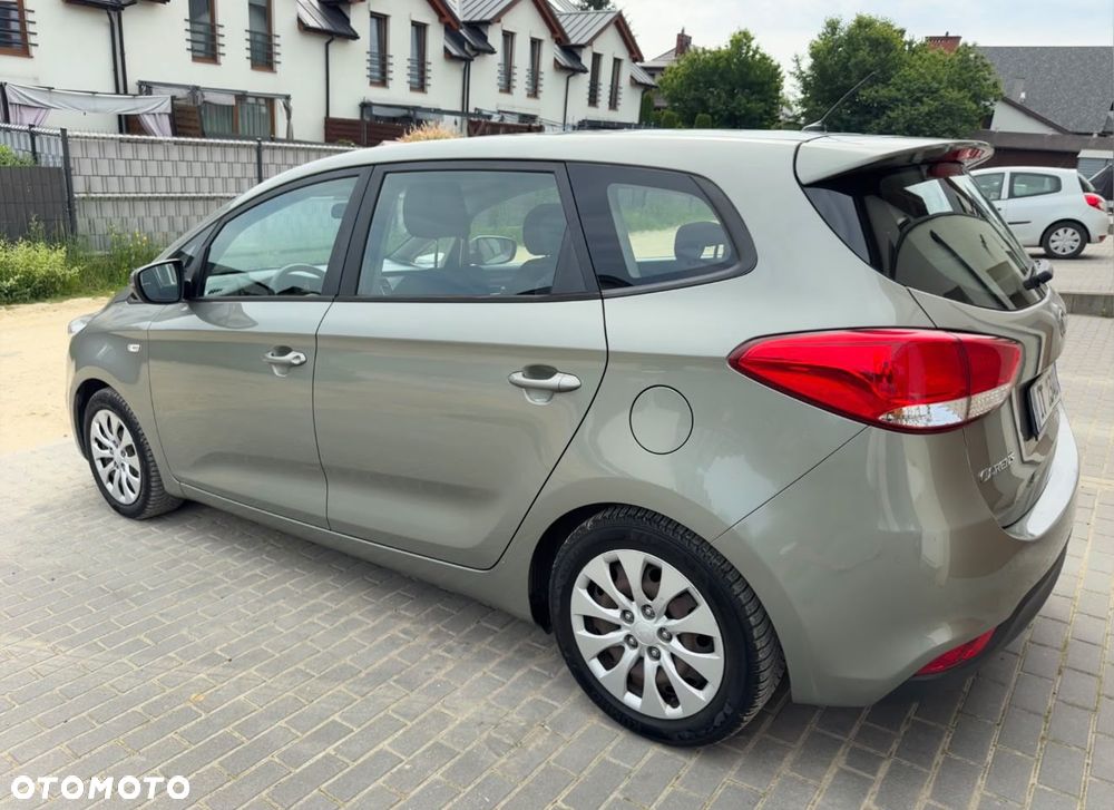 Kia Carens 1.7 CRDi M 7os - 4