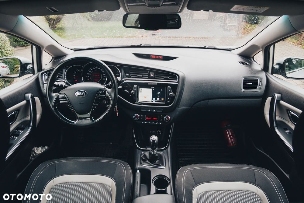 Kia Ceed - 14
