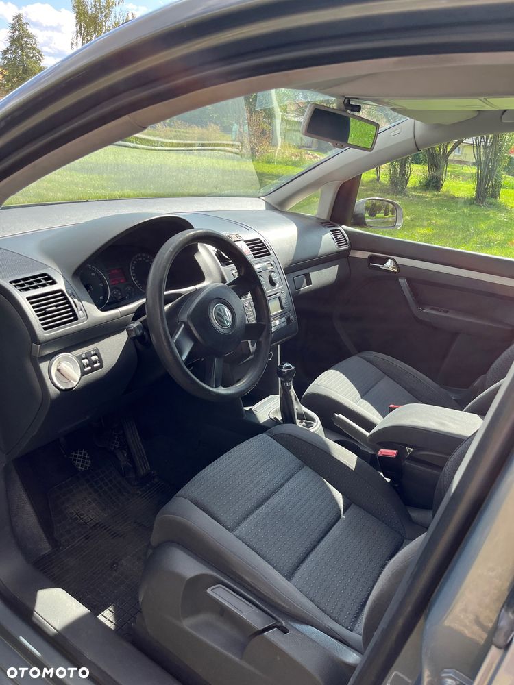 Volkswagen Touran - 4