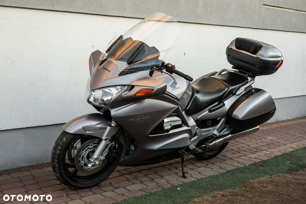Honda ST - 6