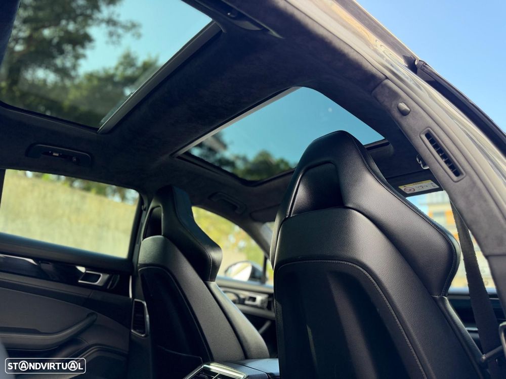 Porsche Panamera 4 E-Hybrid - 36