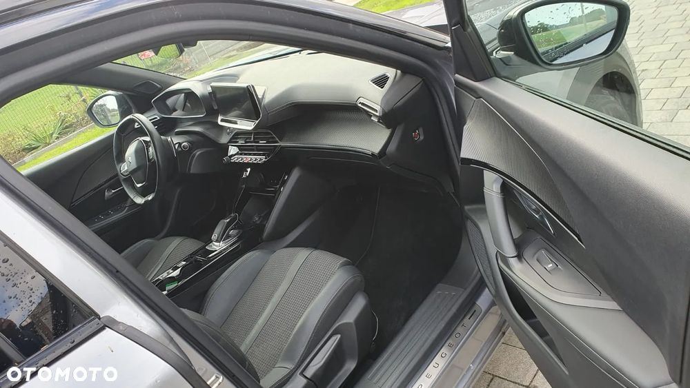 Peugeot 2008 PureTech 130 EAT8 GT - 17