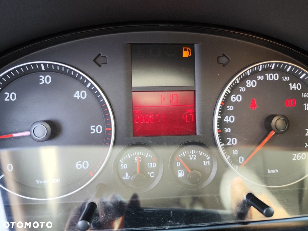 Volkswagen Touran - 8