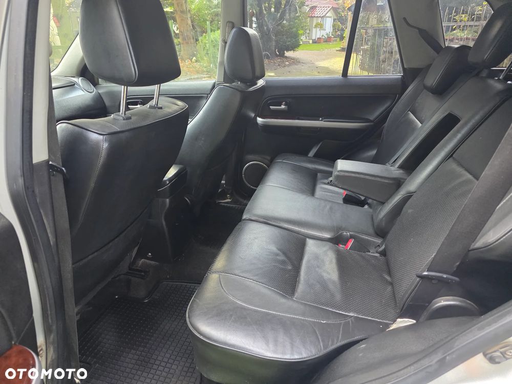 Suzuki Grand Vitara 1.9 DDiS Comfort + DPF Family - 11