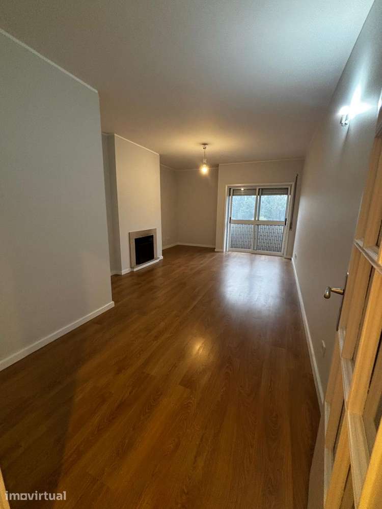 Apartamento T2 com Varanda e Garagem em Gondomar - Grande imagem: 5/16