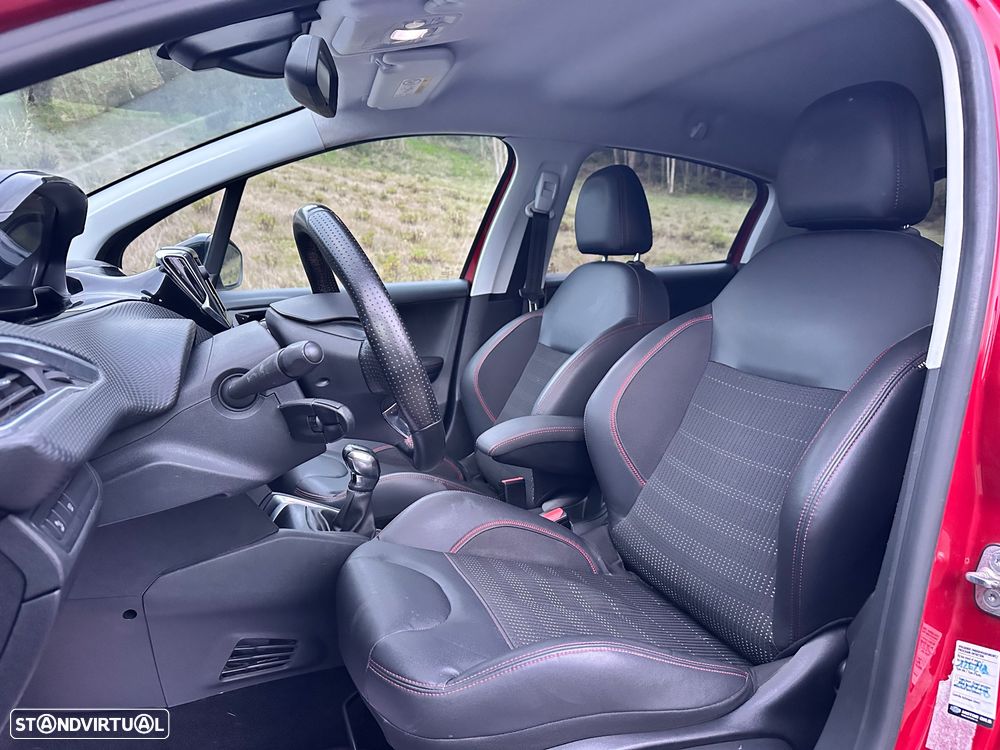 Peugeot 208 1.2 PureTech GT Line - 12