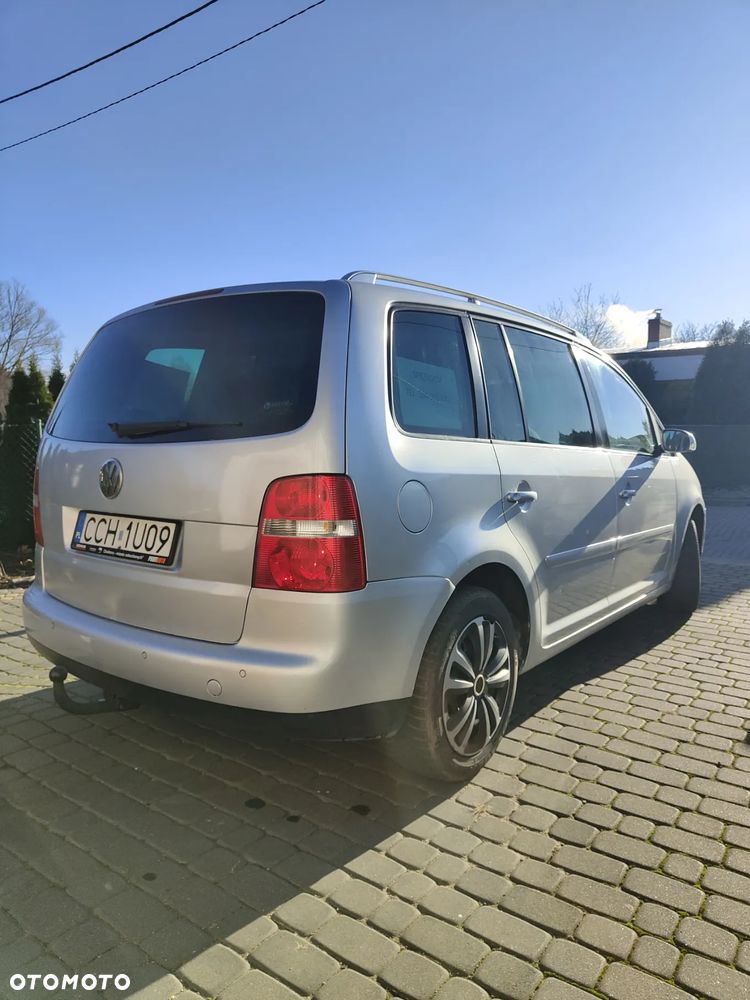 Volkswagen Touran 2.0 TDI DSG Highline - 6