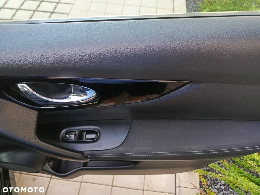 Nissan Qashqai 1.2 DIG-T N-Connecta EU6 - 24