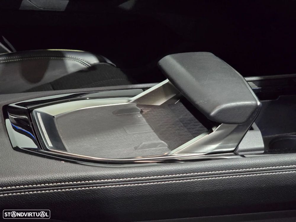 Renault Austral 1.2 E-Tech Iconic - 37