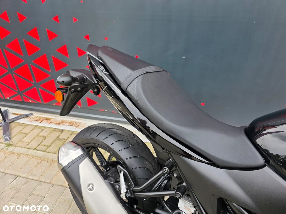 Suzuki SV - 22