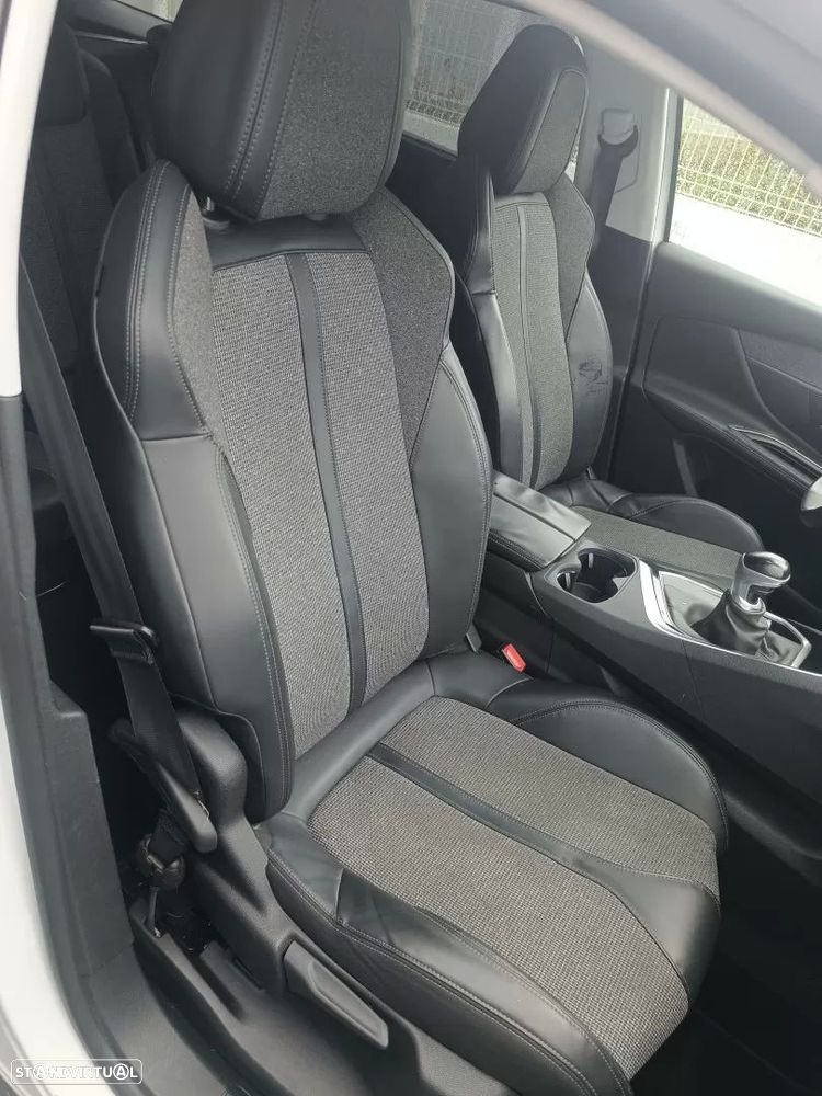 Peugeot 5008 PureTech 130 Stop & Start Allure Pack - 26