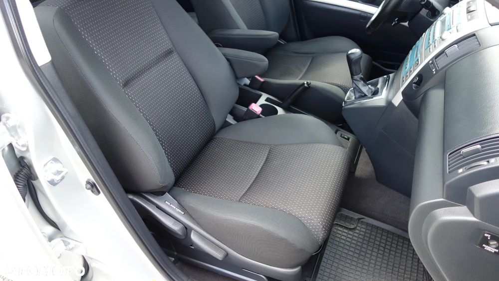 Toyota Corolla Verso 1.8 Premium + 7os - 34