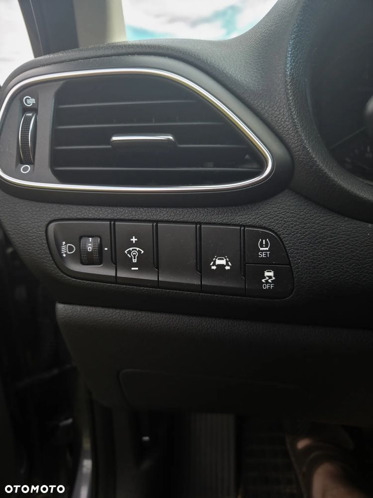 Hyundai i30 1.4 Classic + - 9