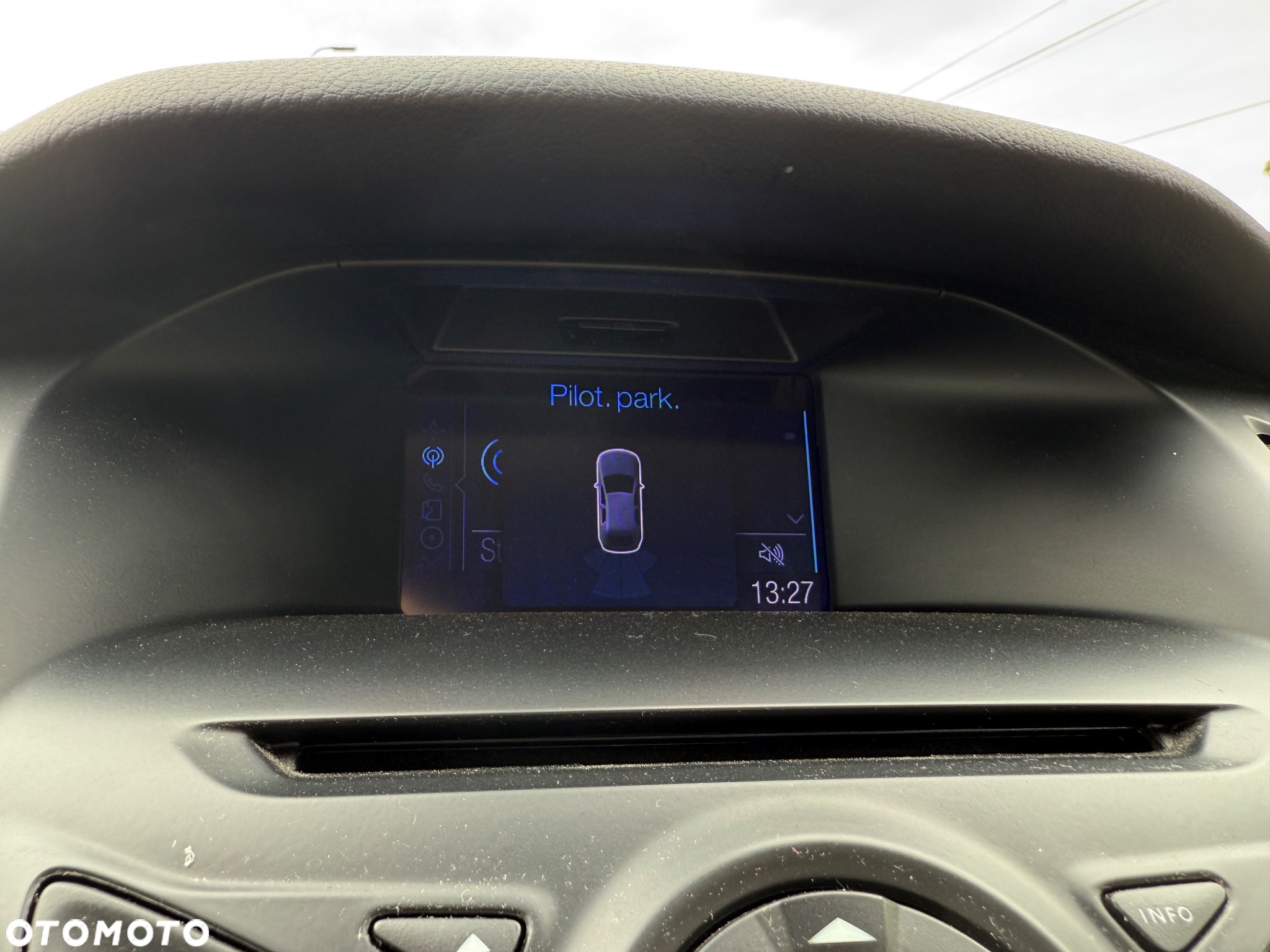 Ford Focus Turnier 1.6 TDCi DPF Start-Stopp-System SYNC Edition - 17