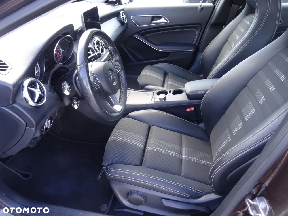 Mercedes-Benz GLA 200 d 4Matic 7G-DCT UrbanStyle Edition - 13