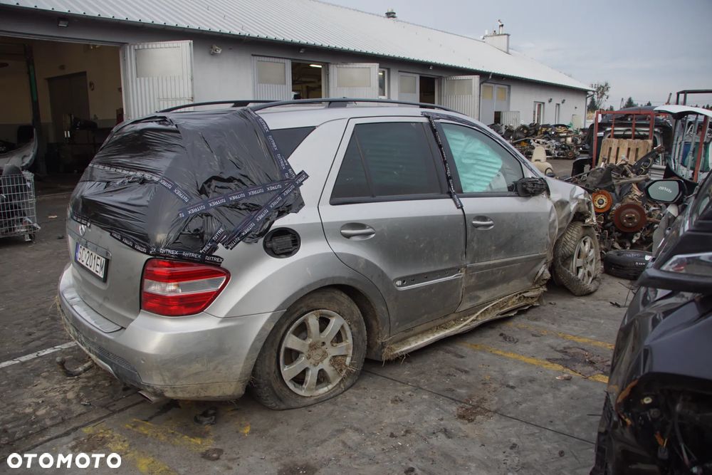 Auto na części - Mercedes ML W164 320 CDI 3.0 CDI 224 KM 642940 OM642 722902 723 2008R Silnik Skrzynia Drzwi Maska Klapa Zderzak Szyba Klamka Lampa Deska Kokpit Sterownik Moduł Czujnik Licznik Kierownica Wyświetlacz Panel - 6