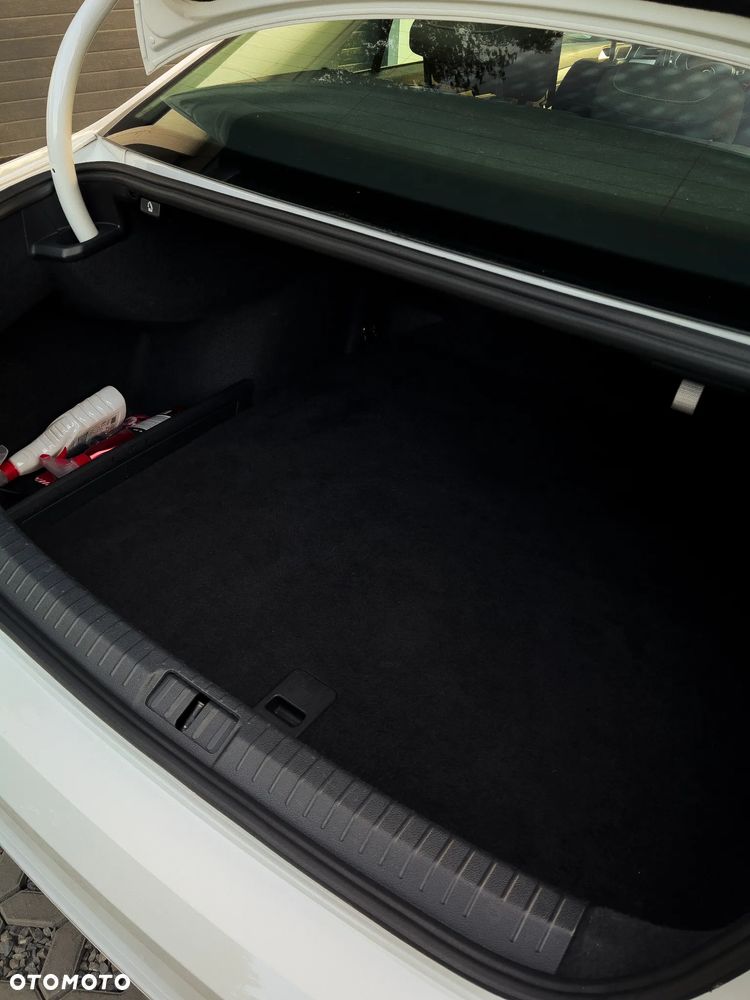 Volkswagen Passat - 10