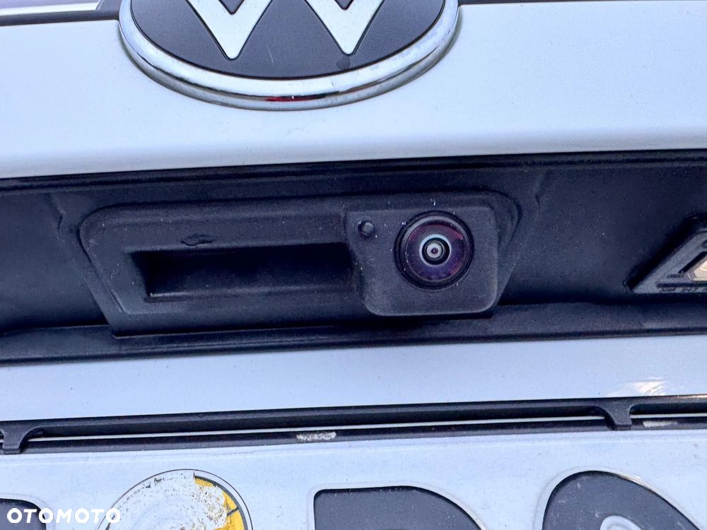 Volkswagen Passat - 11